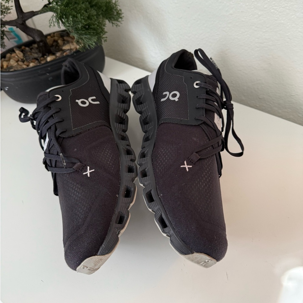 On Running Black Athletic Shoes - Picture 3 of 6